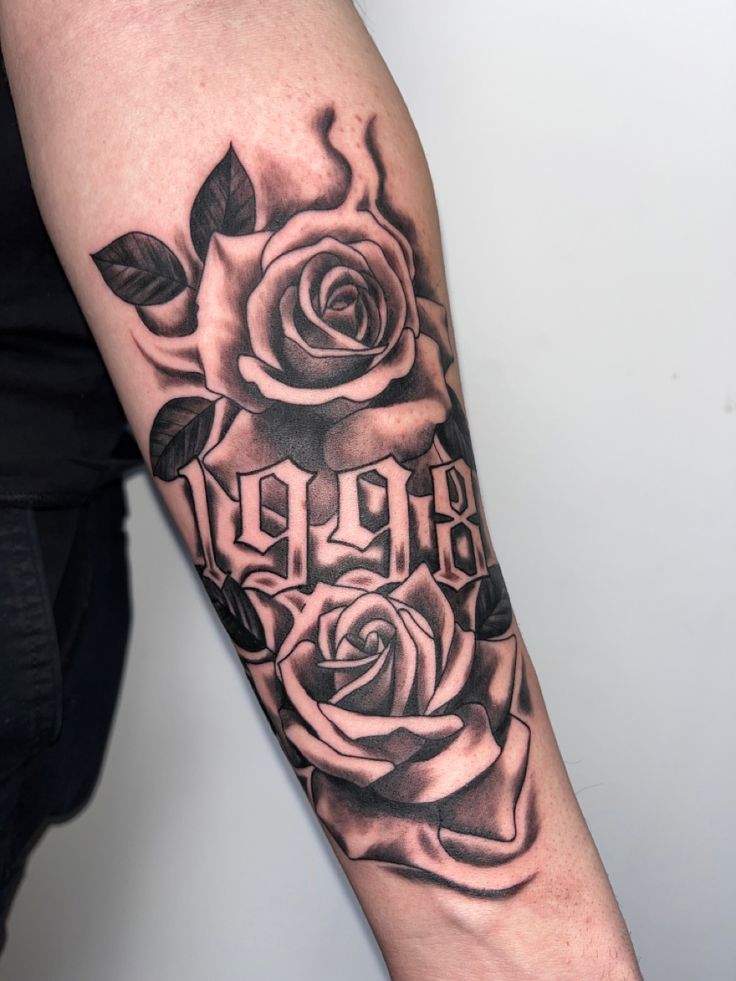 Rose black and grey con la data 1998 in gotico